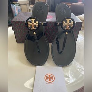TORY BURCH, BLACK AND GOLD, MINI MILLER JELLY THONG SANDAL